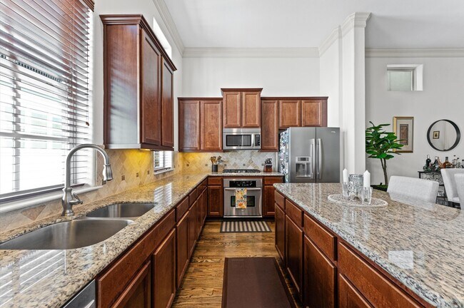 Building Photo - 1139 W 21st St