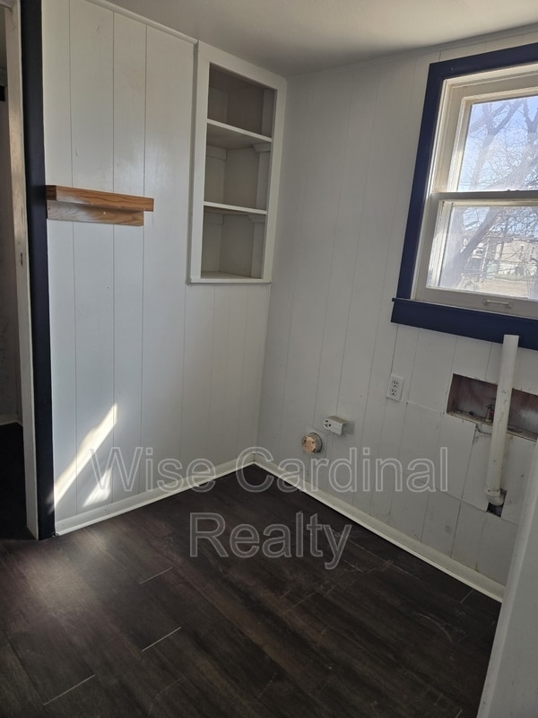 Building Photo - 714 N Ave C