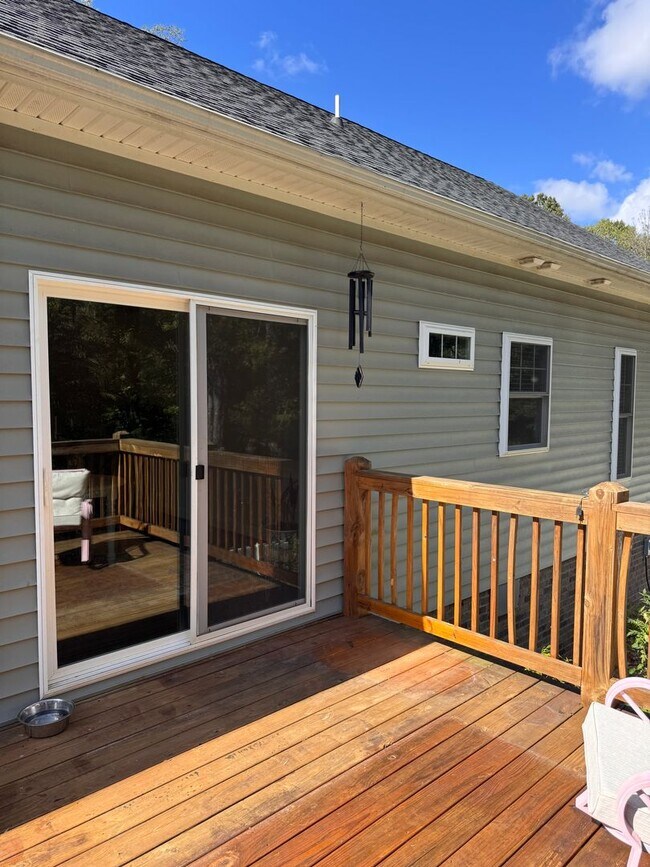 Building Photo - 3 Bedroom || 2 Bathroom Home in Forest