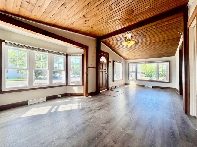 Building Photo - Fantastic House In Desirable Englewood Nei...