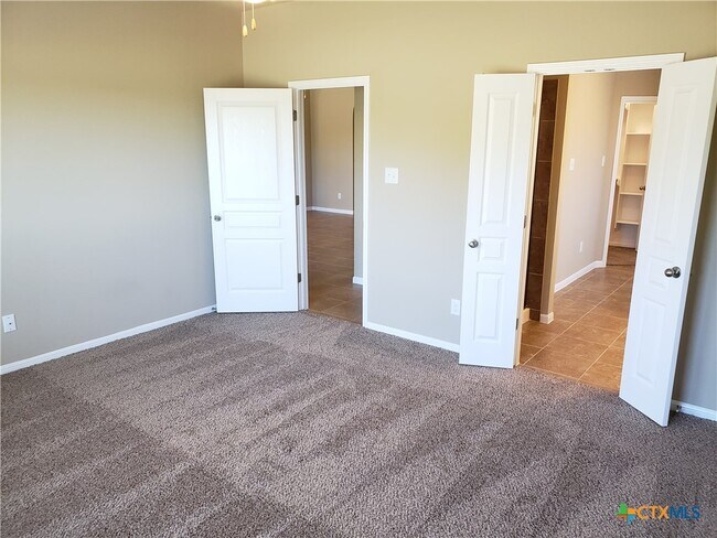 Building Photo - 5906 Blackstone Dr