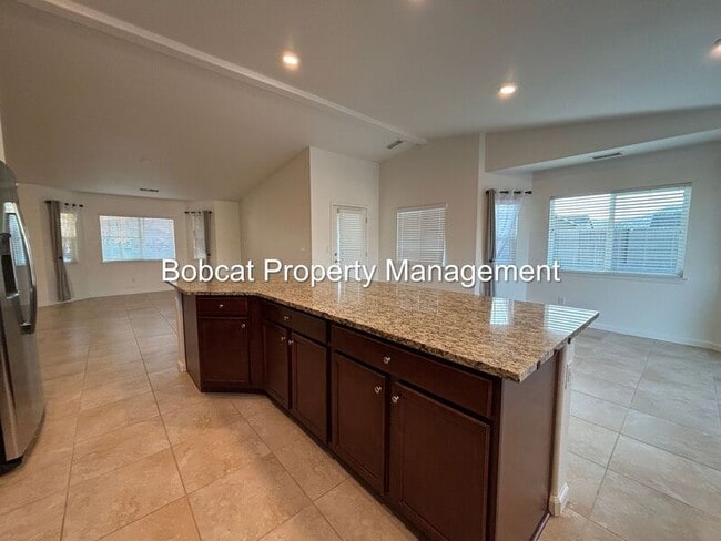 Building Photo - 100 Deschutes Dr