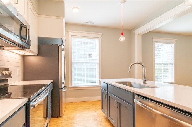 Building Photo - 127 E South St