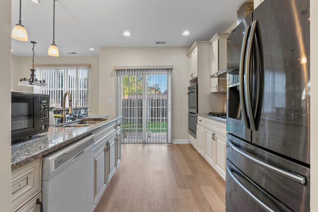 Building Photo - 120 Stonewood Pl