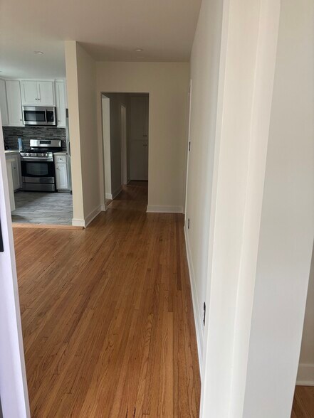 Building Photo - 958 2nd St