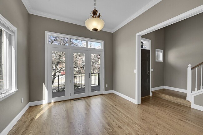 Building Photo - $3,150.00 - 2 Beds, 2.5 Baths, Apartment i...