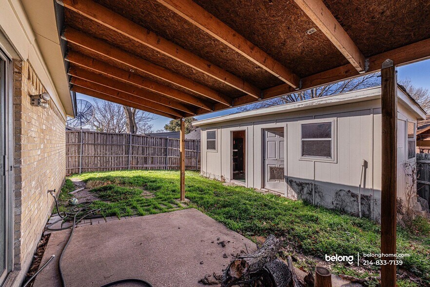 Building Photo - 3009 Shenandoah Dr