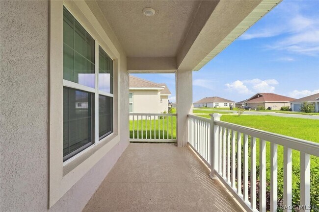 Building Photo - 336 W Rexford Dr