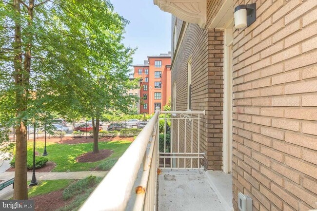 Building Photo - 1308 Clifton St NW