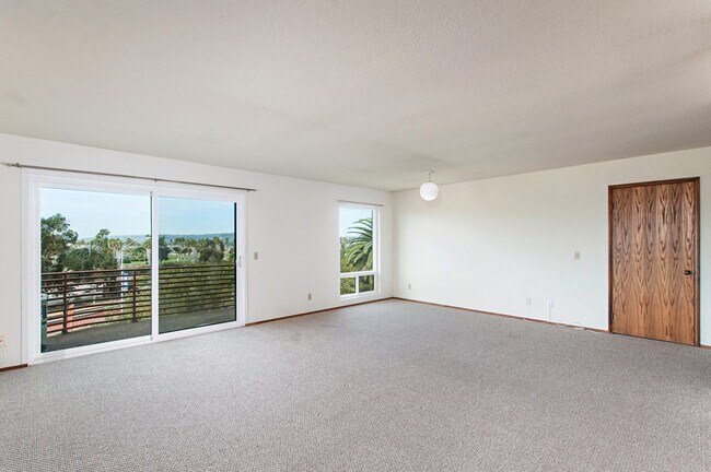 Building Photo - STUNNING BAY PARK 2BD/2BA CONDO WITH BAY V...