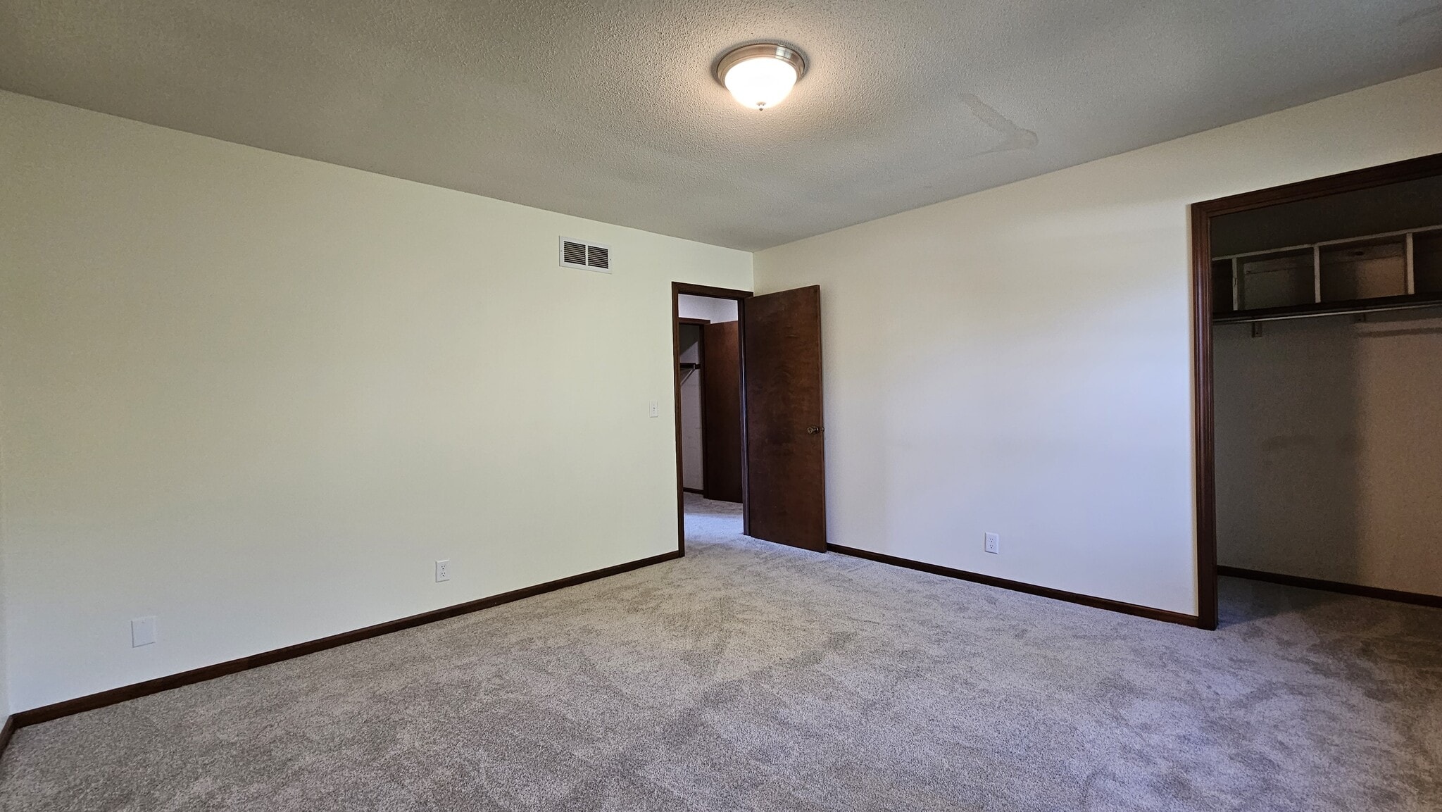 Building Photo - 680 Wildwood Dr