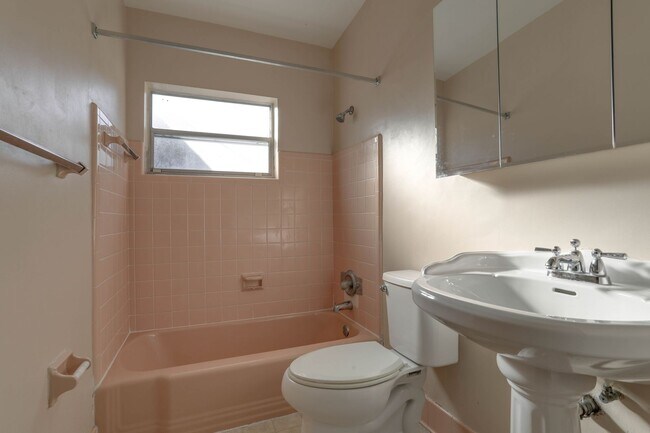 Building Photo - 1704 Edmundshire Rd