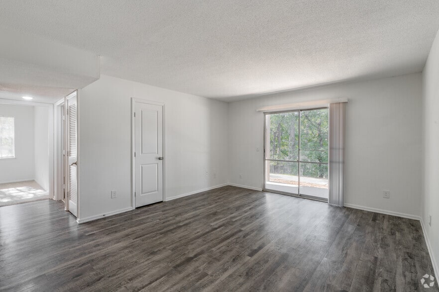 2BR, 1BA - 960SF - Living Room - Ravenwood Hills