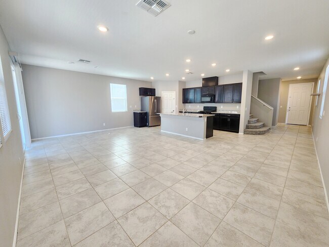 Building Photo - 5574 Autumn Cliffs Way