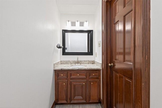 Building Photo - 15106 Dawnbrook Dr