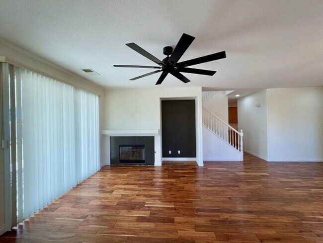 Building Photo - 4 Bedroom Menifee home available now for l...