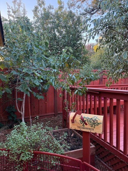 Building Photo - 312 Crest Dr