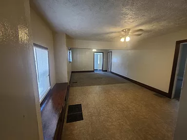 Building Photo - **Second Month Free** Nice Three Bedroom H...