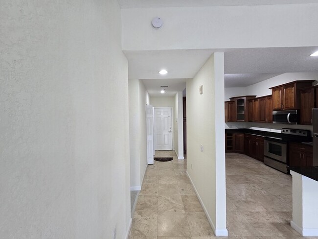 Building Photo - Beautiful 2 Bed 2 Bath Condo in West Palm ...