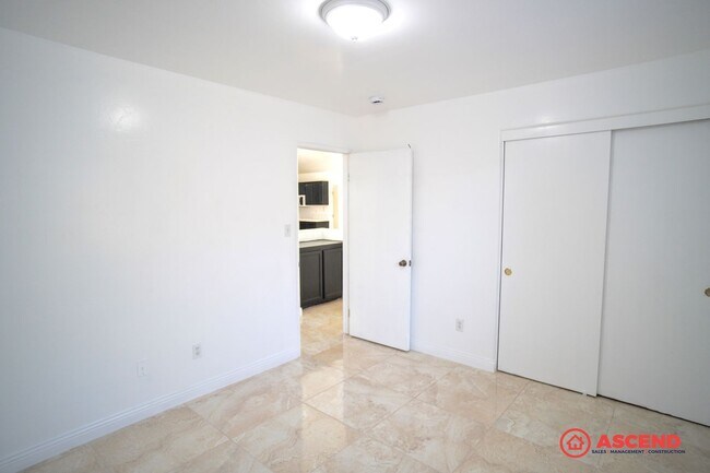 Building Photo - Darling Home in SW!