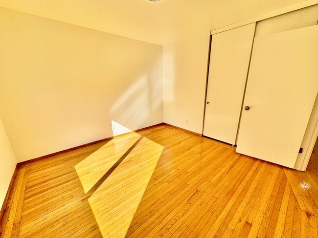 Building Photo - Updated Upstairs 3Bed/2Ba Home in Daly City with Views!