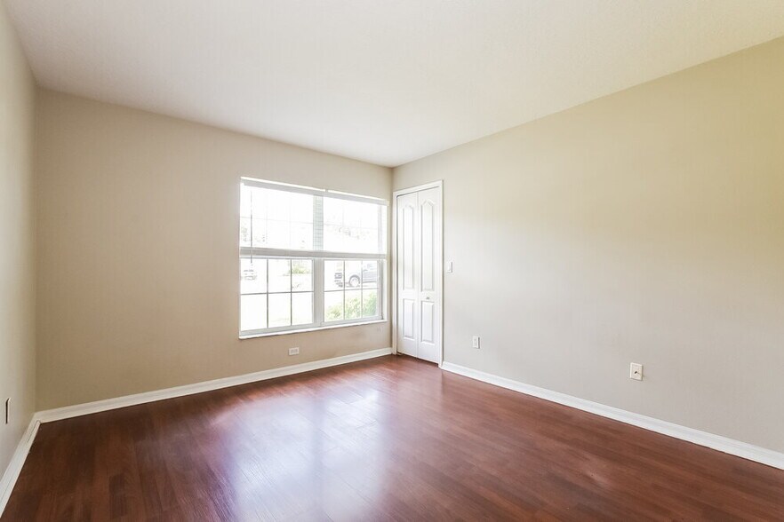 Building Photo - 2255 Pelinion St