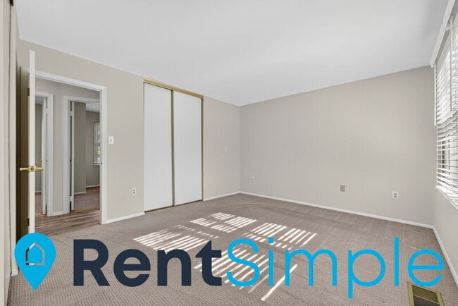 Building Photo - 12035 Stuart Ridge Dr