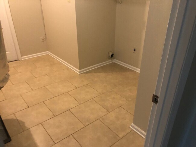 Building Photo - Wonderfully updated 3 bedroom 2 bath ranch...