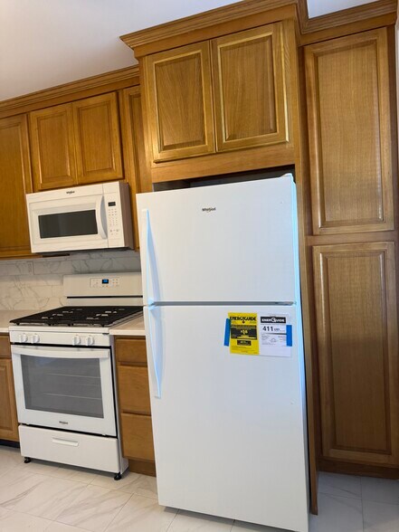 Building Photo - 270 Crescent Pl