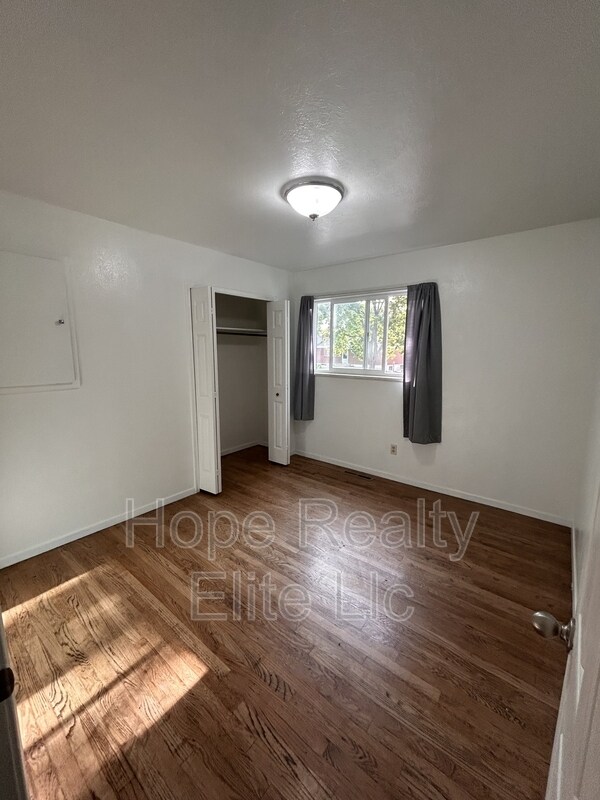 Building Photo - 1106 Querida Dr