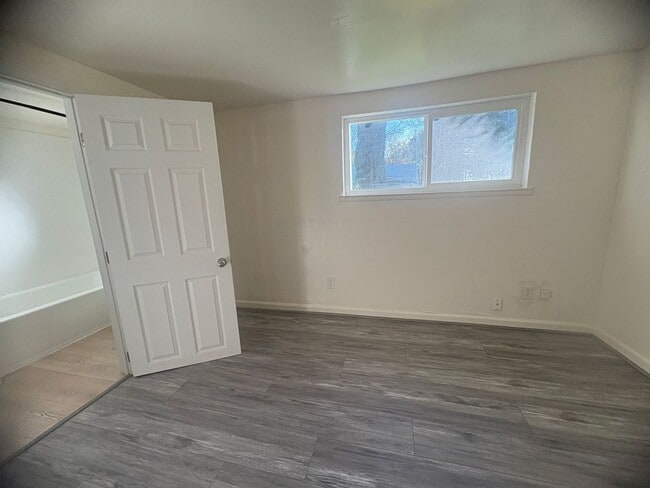 Building Photo - Move In Special 1/2 off 1st month