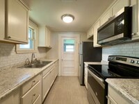 Building Photo - 2 Bedroom 1 Bathroom Bungalow