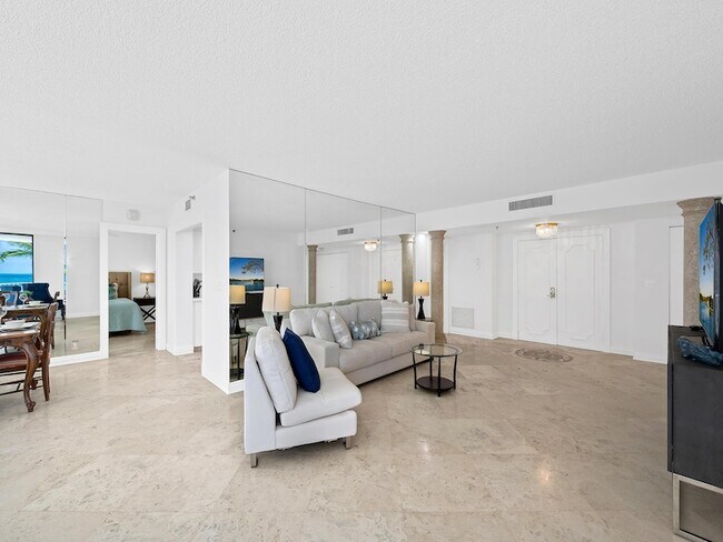 Building Photo - 2917 S Ocean Blvd