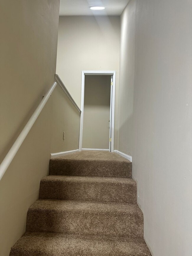 Building Photo - 2 Bedroom/2 Bath Townhome in Valdosta