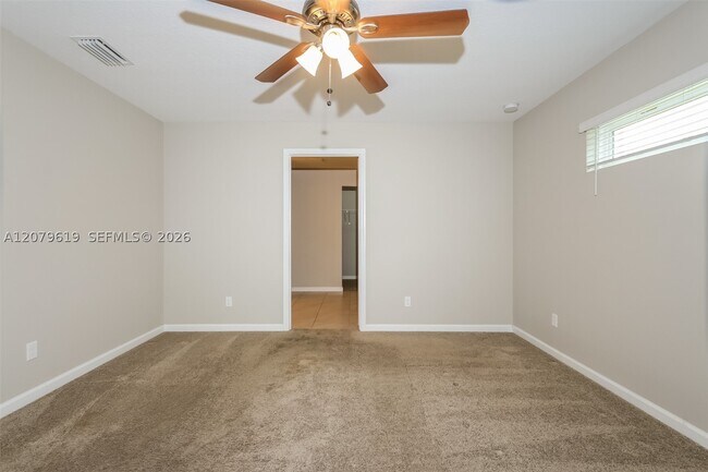 Building Photo - 1257 SW Century Ave