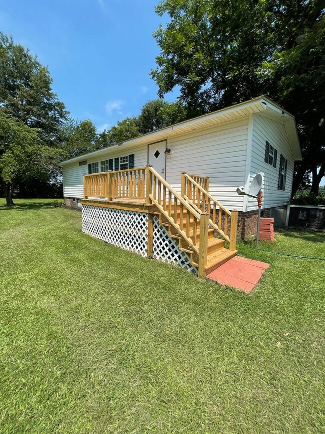 Building Photo - Adorable 3 BR | 2 BA in Snow Hill (Wayne C...