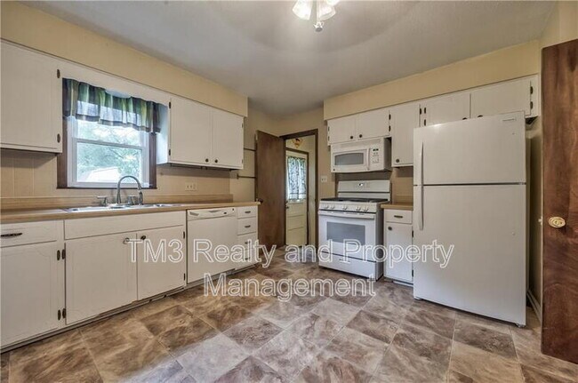 Building Photo - 1416 Kiowa St