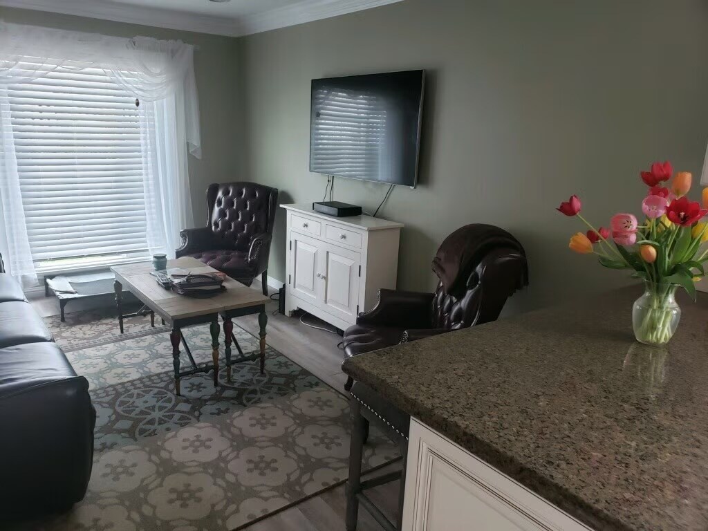 Building Photo - 2011 Rockefeller Ln