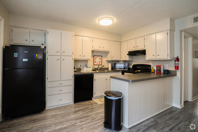 2BR, 1.5BR - 900SF - Kitchen - Windsor Village