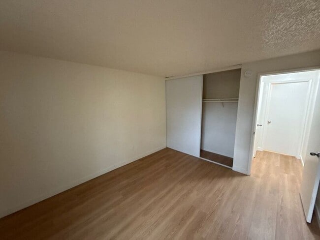 Building Photo - 483 Senate St NW