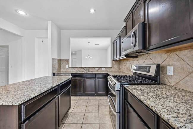 Building Photo - 5803 Camelia Evergreen Ln