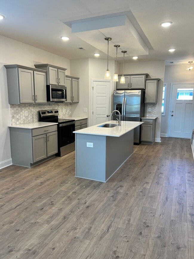Building Photo - Brand New Rental