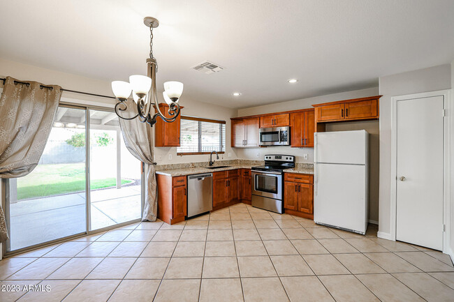 Building Photo - 10514 W Foothill Dr
