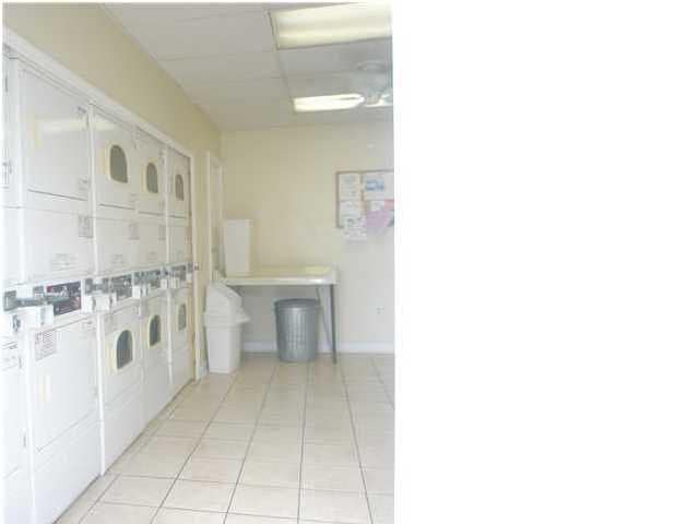 Building Photo - 308 Miracle Strip Pkwy SW