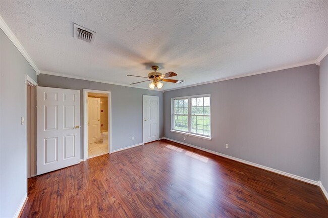 Building Photo - 263 E Castle Harbour Dr