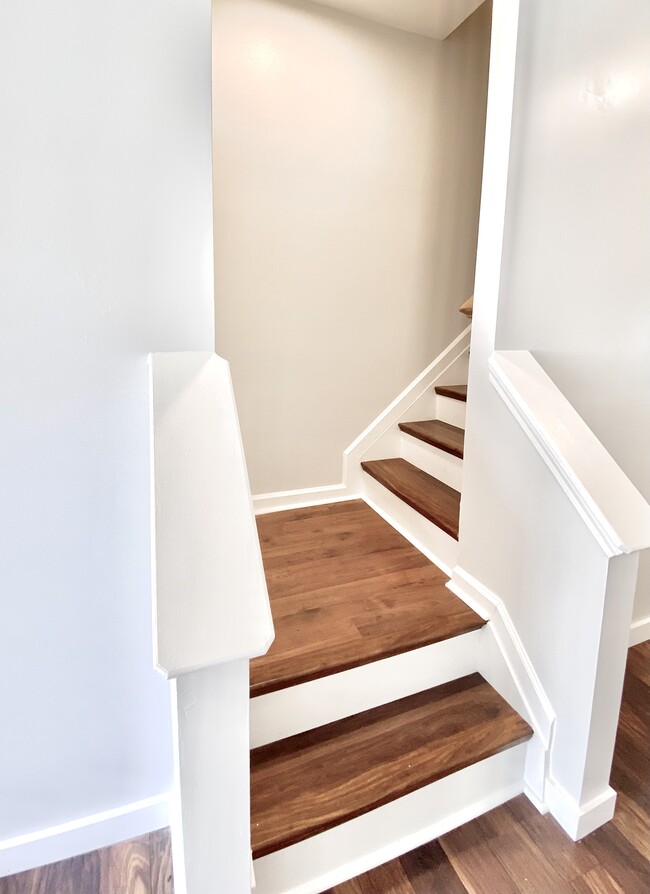 Building Photo - 1328 Stone Manor Dr