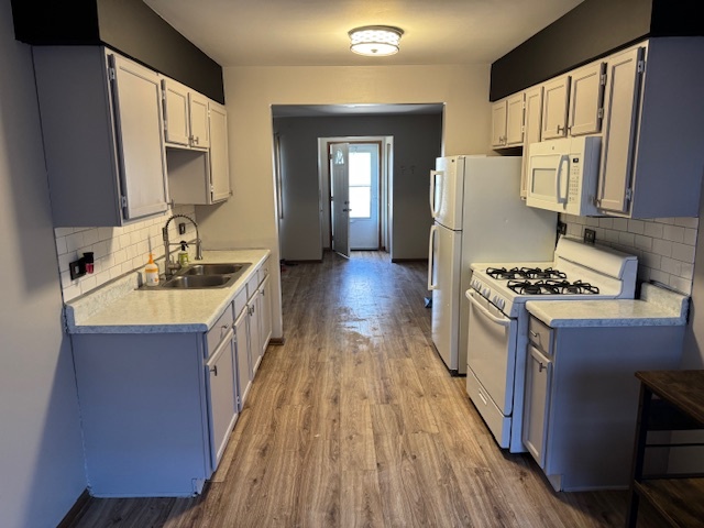 Kitchen - 14428 S Division St