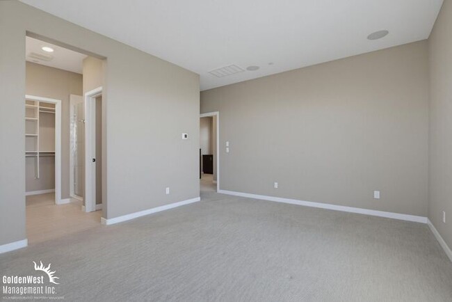 Building Photo - Modern and Stylish 2Bdm 2.5Ba Home in the Civita Community of Mission Valley!