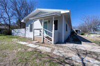 Building Photo - 2304 Thrasher Ln