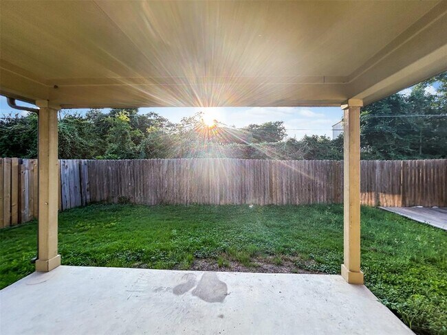 Building Photo - 401 Anacua Loop
